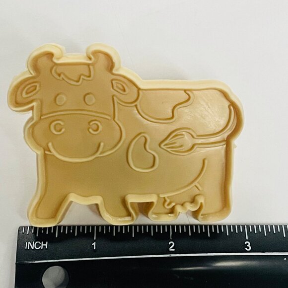 Cow-Shaped Imprint Cookie Cutter For Baking & Crafts 3 inch - Picture 3 of 4